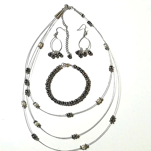Veiled Brilliance: The Spectral Black Pearl Elegance Jewelry Set - Picture 3 of 16